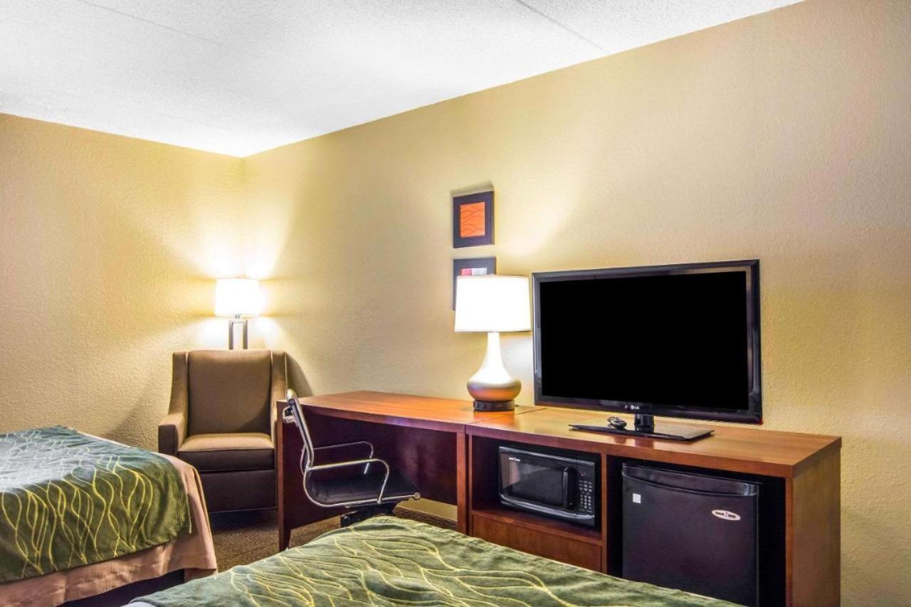 Mulberry Inn Newport News Exteriör bild