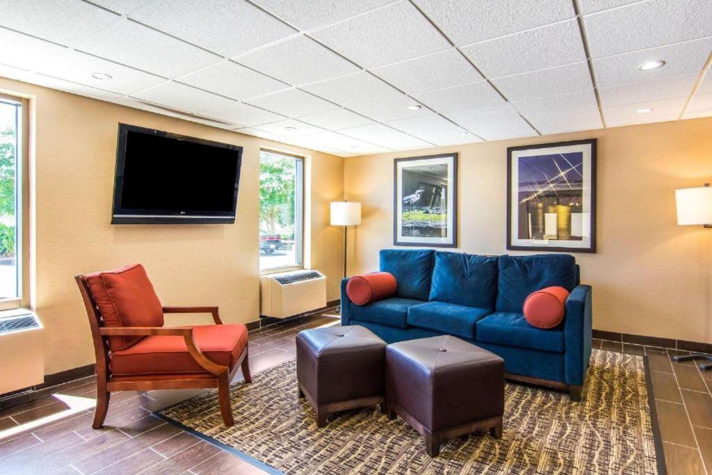 Mulberry Inn Newport News Exteriör bild