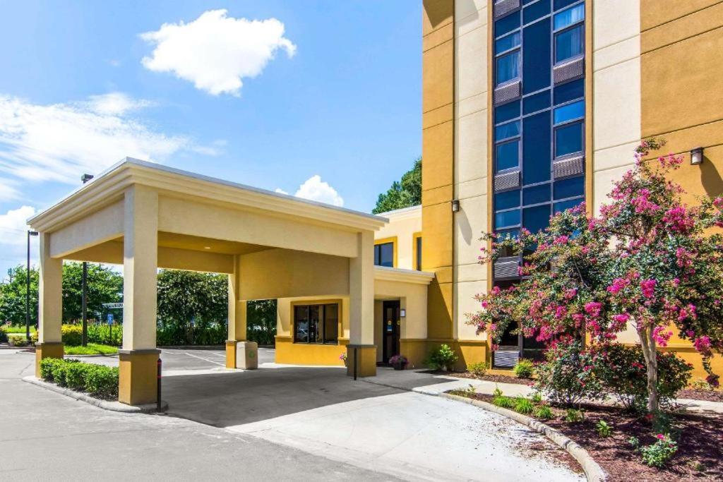 Mulberry Inn Newport News Exteriör bild